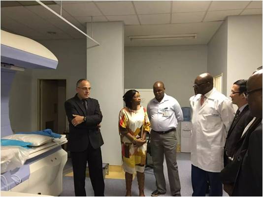 南非豪登省省長David Makhura先生出席南非超聲治療技術臨床示范與培訓中心成立開幕儀式